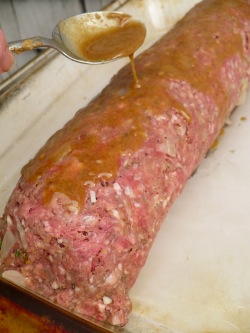 meatloaf-roll-sauce-250